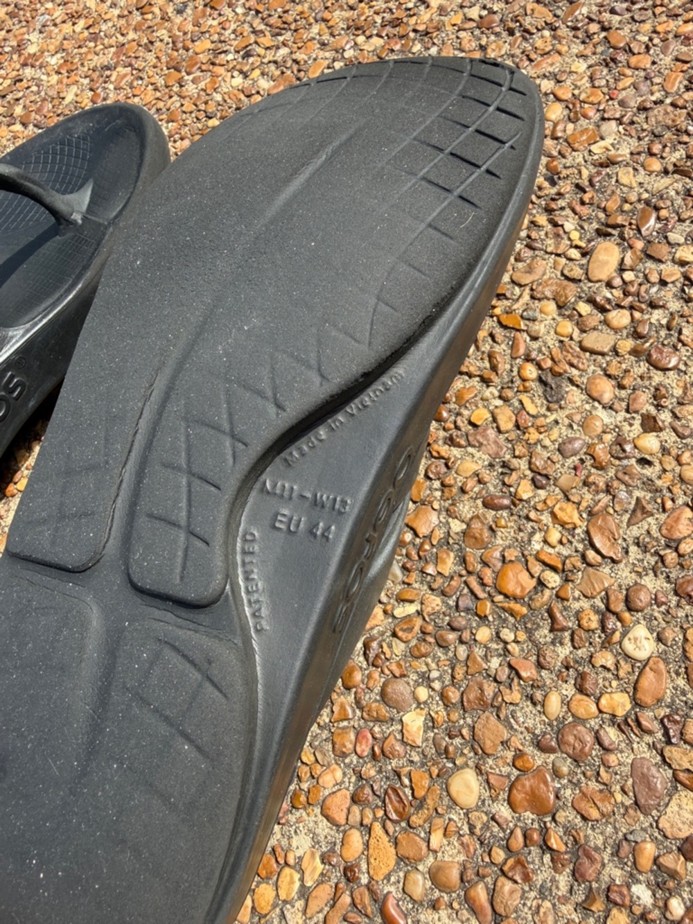 Mens Size 11 OOFOS Black and Gray Flip Flop Sandals - Picture 4 of 16